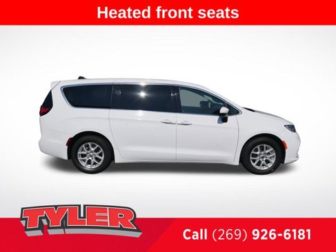 Used 2023 Chrysler Pacifica Touring-L image 9