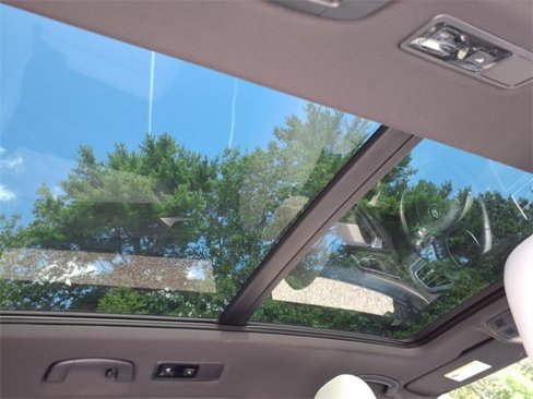 Used 2021 Volkswagen Tiguan S image 8