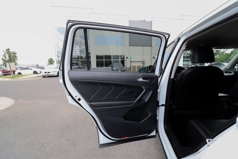 Used 2022 Volkswagen Tiguan SE image 38