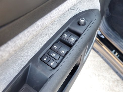 New 2025 Jeep Compass Latitude image 18