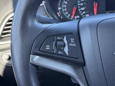 Used 2022 Chevrolet Trax LT w/ LT Convenience Package image 11