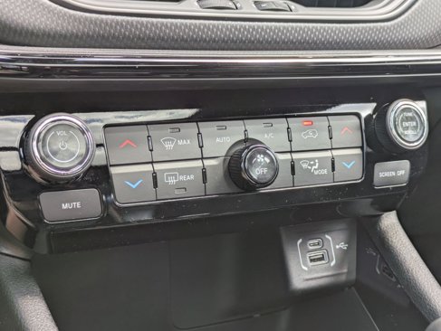 New 2025 Jeep Compass Latitude w/ Sun and Sound Group image 21