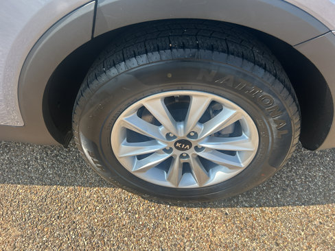 Used 2020 Kia Sorento LX image 10
