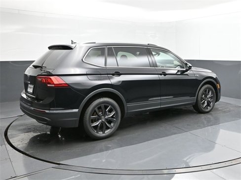 Used 2024 Volkswagen Tiguan SE image 15