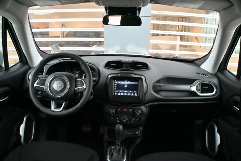 Used 2018 Jeep Renegade Latitude image 18