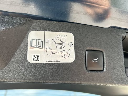 Used 2020 Ford Escape Titanium image 12