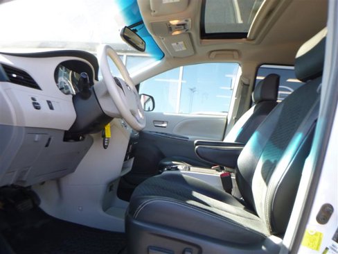 Used 2012 Toyota Sienna SE image 5