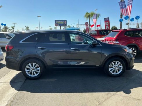 Used 2019 Kia Sorento LX image 4