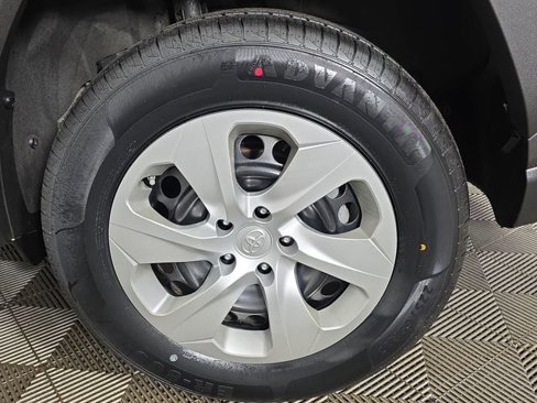 Used 2021 Toyota RAV4 LE image 19