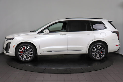 Used 2022 Cadillac XT6 Sport w/ Technology Package image 2