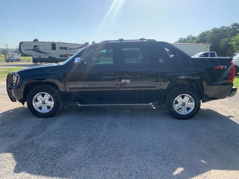 Used 2013 Chevrolet Avalanche LT image 2