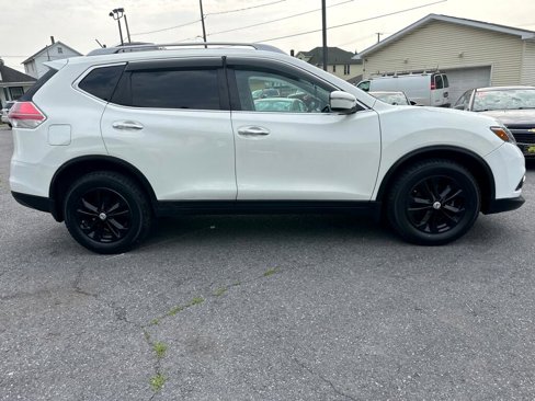 Used 2015 Nissan Rogue SV w/ SV Moonroof Package image 2