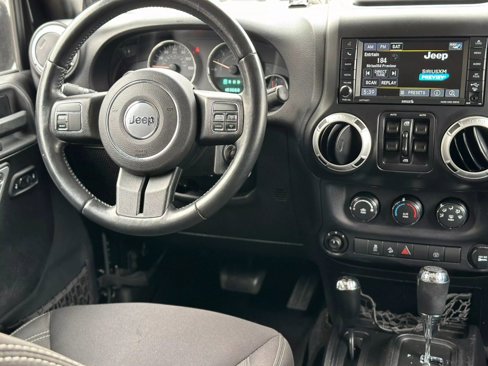 Used 2014 Jeep Wrangler Unlimited Sahara image 23