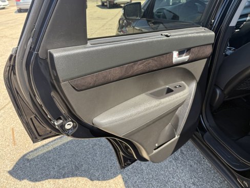 Used 2015 Kia Sorento LX image 13