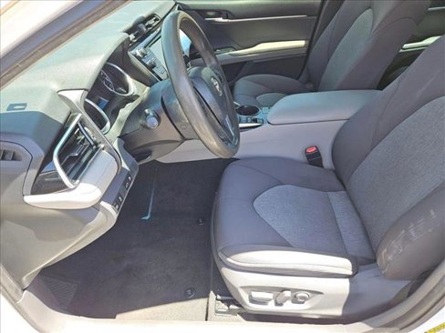 Used 2018 Toyota Camry LE image 14
