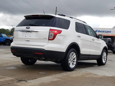 Used 2015 Ford Explorer XLT w/ Equipment Group 202A image 9