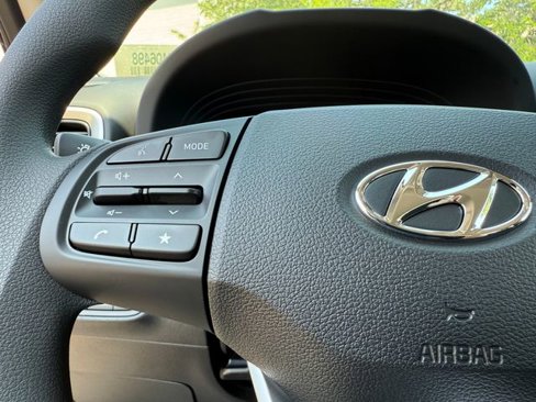 New 2025 Hyundai Venue SE image 23