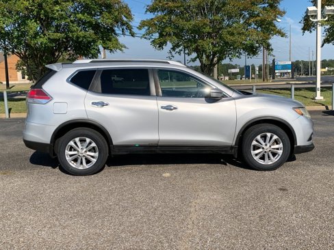 Used 2016 Nissan Rogue SV image 2