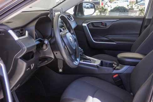 Used 2022 Toyota RAV4 LE image 17