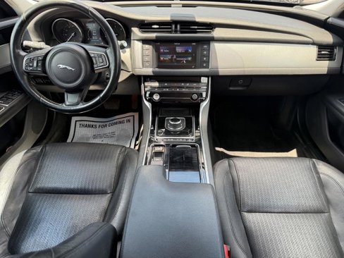 Used 2017 Jaguar XF Prestige image 14