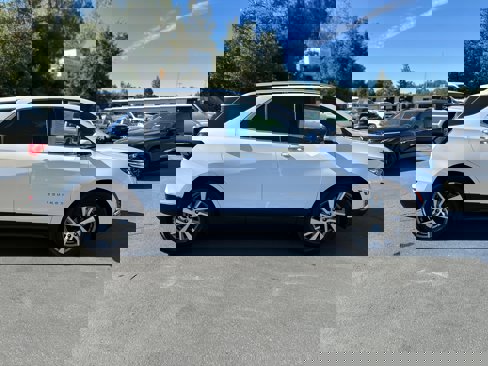 Used 2023 Chevrolet Equinox Premier image 5