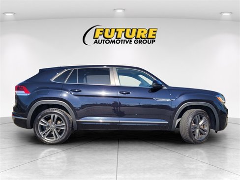 Used 2020 Volkswagen Atlas Cross Sport SE w/ Panoramic Sunroof Package image 3