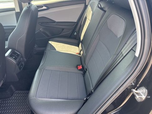 Certified 2024 Volkswagen Taos SE image 18