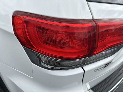 Used 2017 Jeep Grand Cherokee Limited image 11