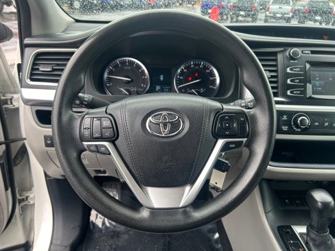 Used 2016 Toyota Highlander LE image 12