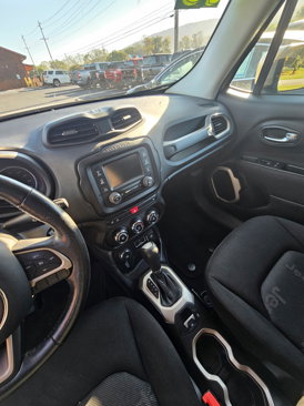 Used 2015 Jeep Renegade Latitude w/ Cold Weather Group II image 8