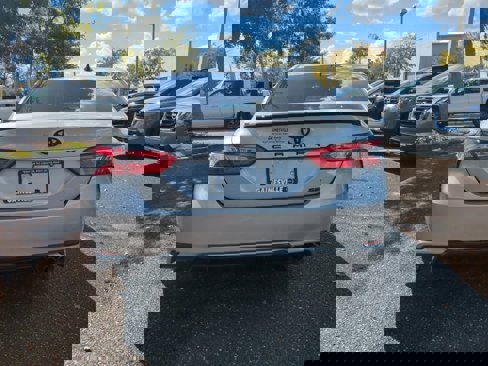 Used 2020 Toyota Camry SE image 5