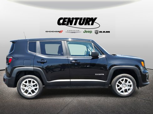 Used 2023 Jeep Renegade Latitude image 2