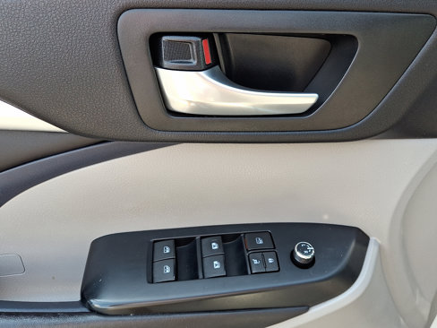 Used 2016 Toyota Highlander XLE image 13