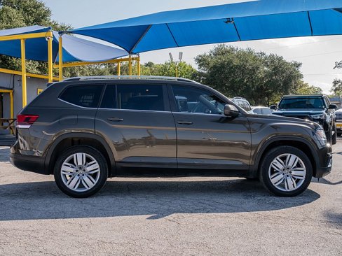 Used 2019 Volkswagen Atlas SE w/ Panoramic Sunroof Package image 4