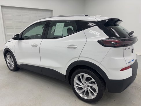 Used 2022 Chevrolet Bolt EUV LT w/ Driver Confidence Package image 7