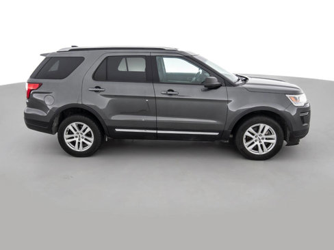 Used 2018 Ford Explorer XLT image 4