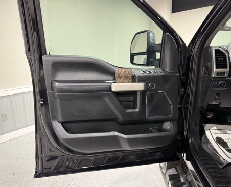 Used 2019 Ford F250 Lariat w/ Chrome Package image 10