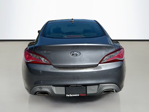 Used 2015 Hyundai Genesis 3.8 image 7