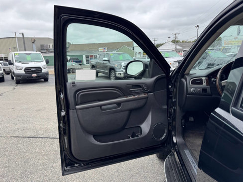 Used 2011 GMC Yukon Denali image 18
