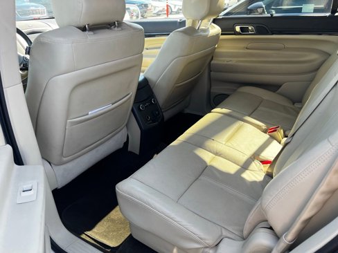 Used 2016 Lincoln MKT AWD image 11