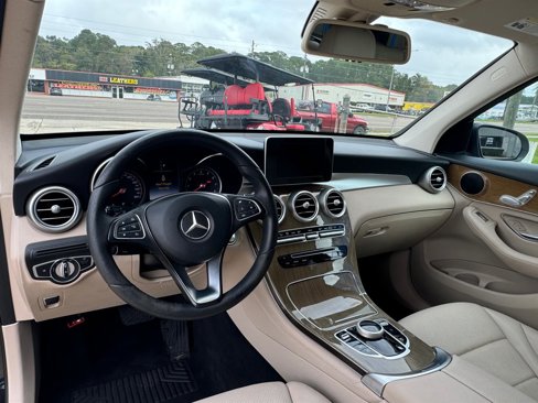 Used 2018 Mercedes-Benz GLC 300 w/ Premium Package image 10