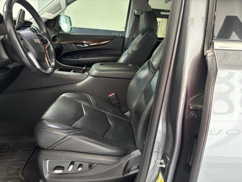 Used 2019 Cadillac Escalade ESV Luxury image 11