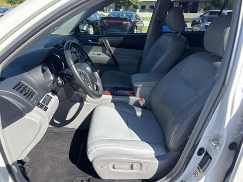 Used 2013 Toyota Highlander Limited image 10