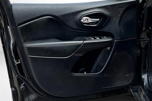 Used 2015 Jeep Cherokee Limited image 19