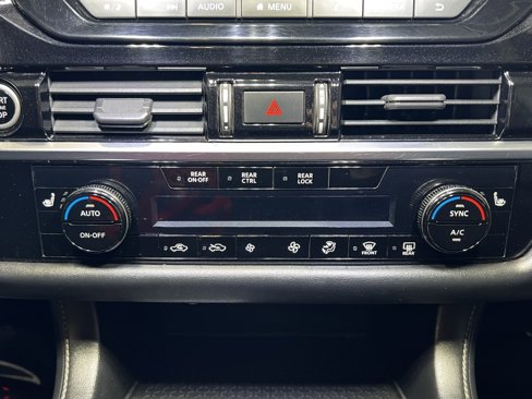 Used 2022 Nissan Pathfinder SV w/ SV Premium Package image 32