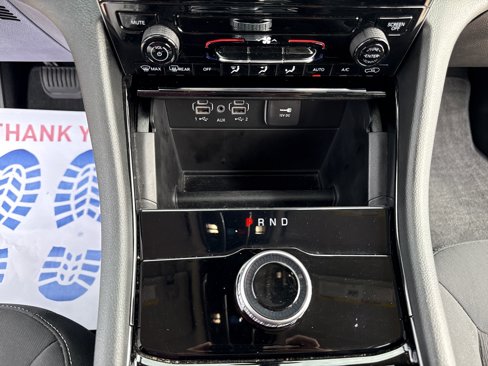Used 2023 Jeep Grand Cherokee Laredo image 21