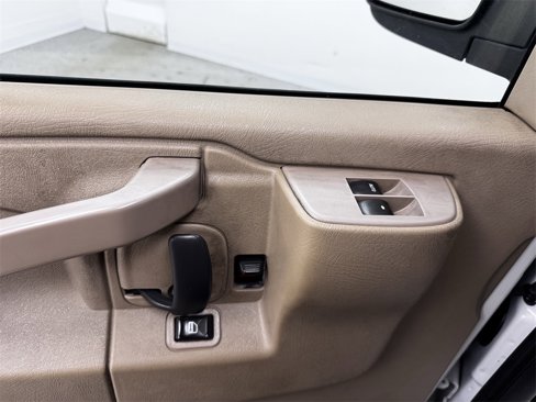 Used 2018 GMC Savana 2500 Extended w/ Driver Convenience Package image 17