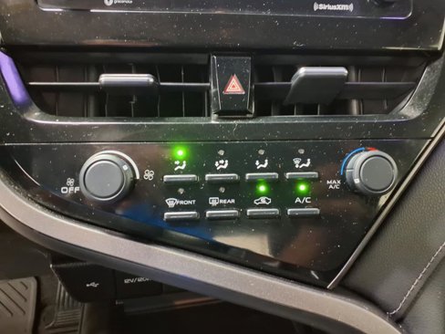 Used 2021 Toyota Camry LE image 14