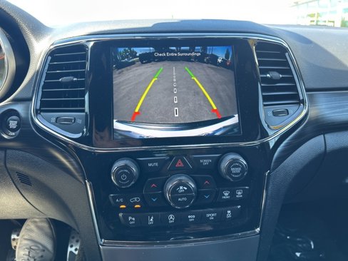 Certified 2022 Jeep Grand Cherokee Laredo X image 16
