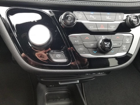 New 2025 Chrysler Pacifica Select image 29